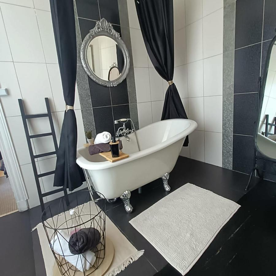Entre Bastide Et Cite Bed & Breakfast Каркасон Екстериор снимка