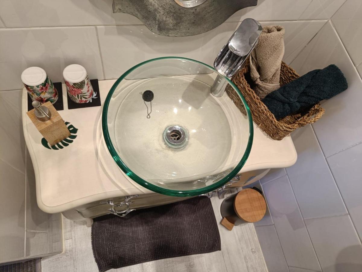 Entre Bastide Et Cite Bed & Breakfast Каркасон Екстериор снимка