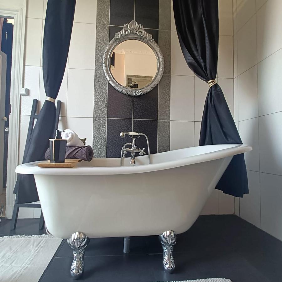 Entre Bastide Et Cite Bed & Breakfast Каркасон Екстериор снимка